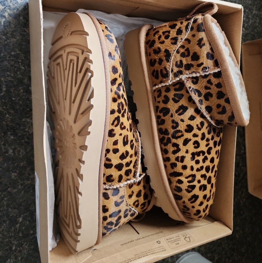 Nib new in box Ugg Classic ultra mini leopard calf hair size 7